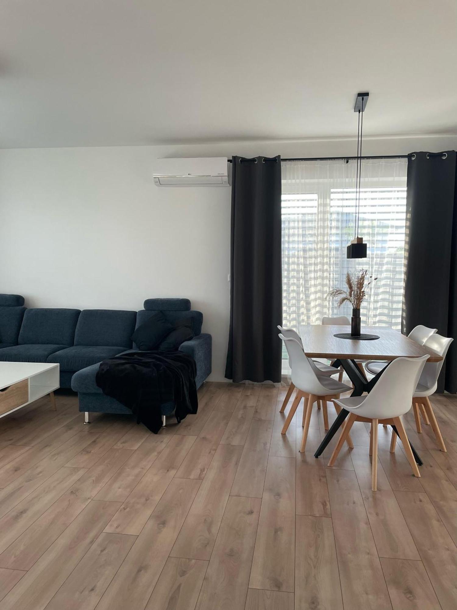 Klimatizovany Apartmanovy Dom, S Virivkou, 1B Senec Exteriör bild