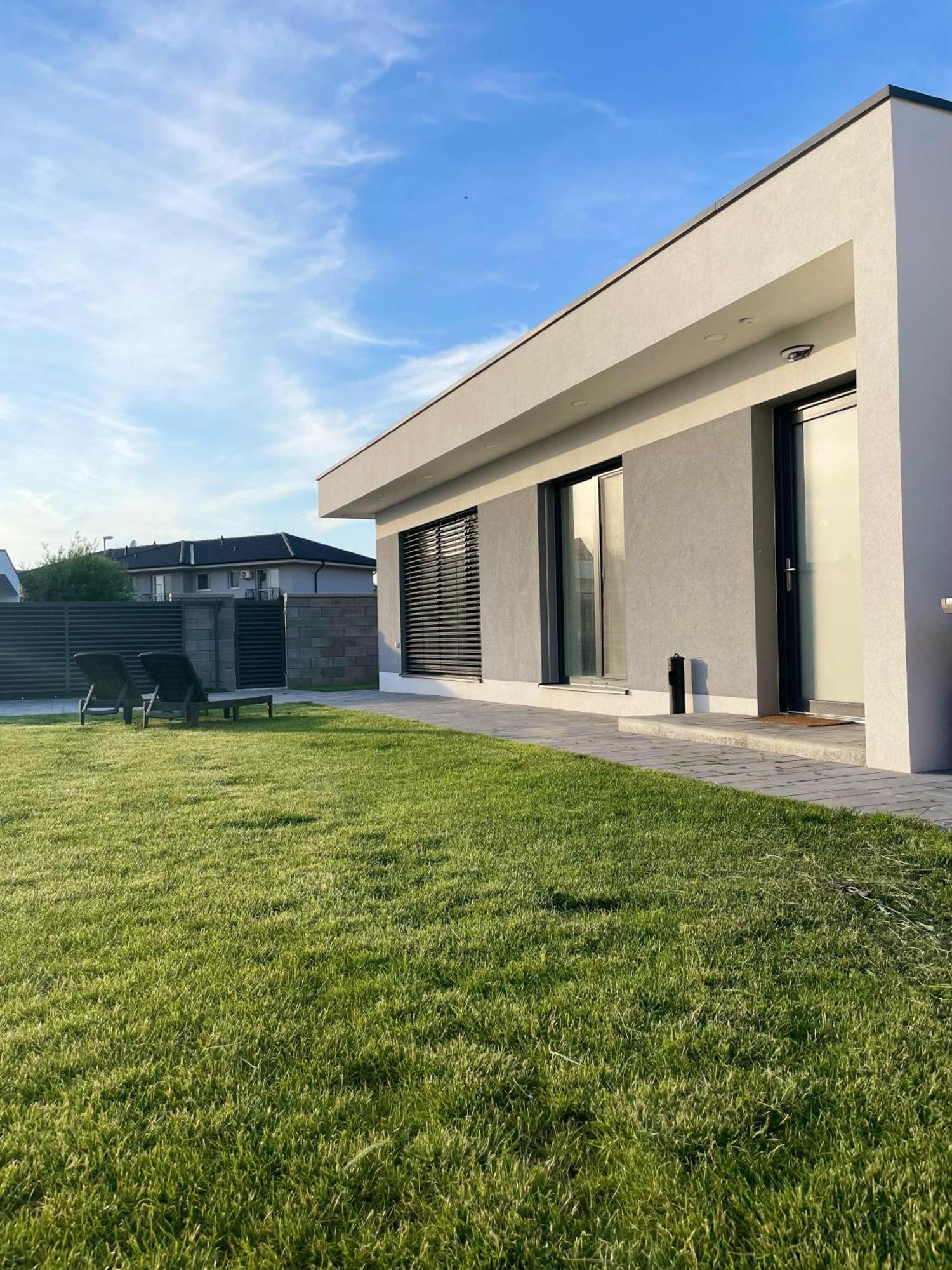 Klimatizovany Apartmanovy Dom, S Virivkou, 1B Senec Exteriör bild